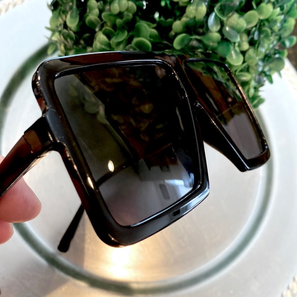 Sleek Oversized Square Black Sunglasses Brand New - Picture 6 of 13